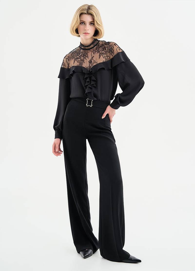 Blouse with lace and ruffles in black in Luxembourg