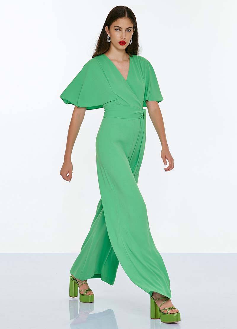 Discover oversized jumpsuits with batwing sleeves and great fitting