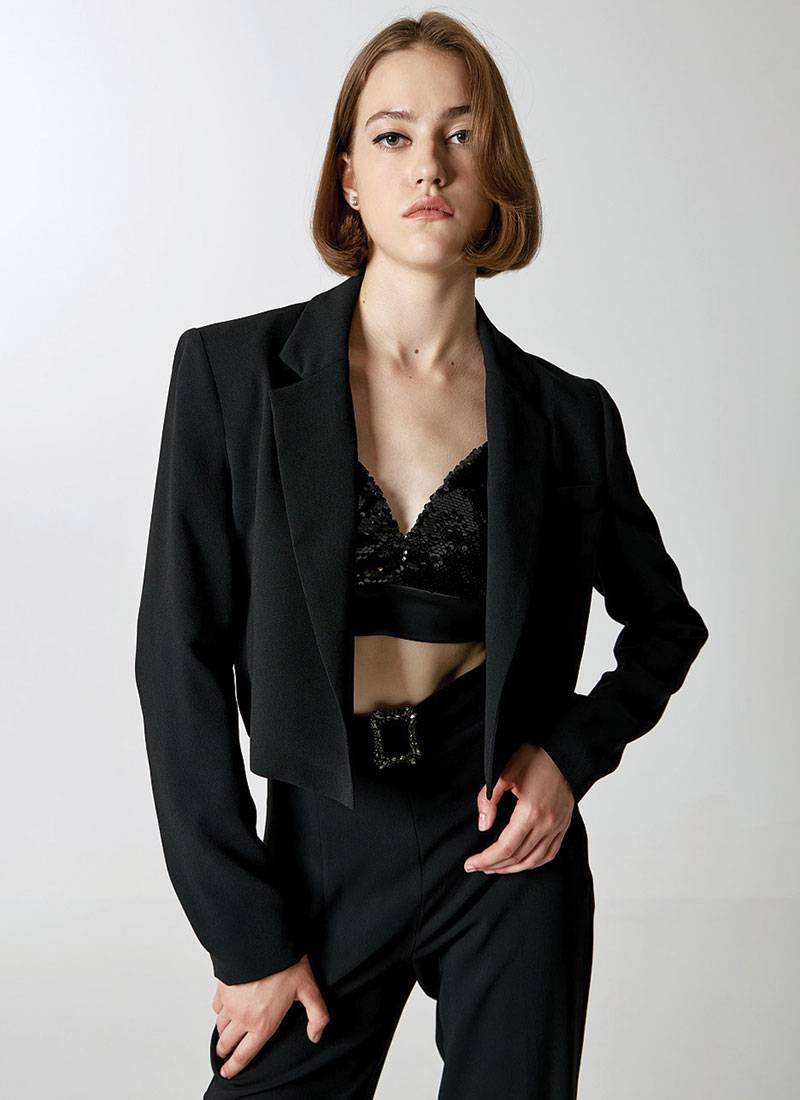 Tailored cropped blazer with lapel collar in black in Belgium, Brussels