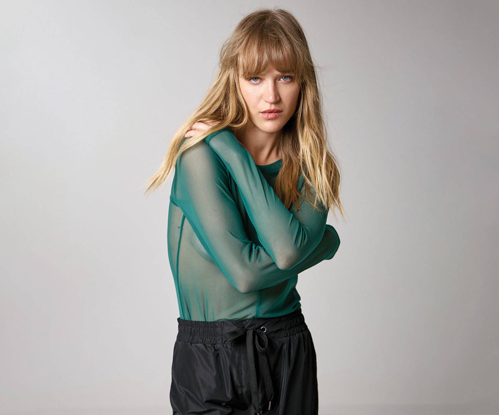 Mesh elastic blouse with long sleeves and a decorative seam at the front in green in Brussels, Belgium
