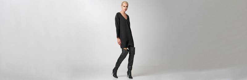 Buy online flattering V-neckline dresses in exquisite designs and enjoy fast delivery in Birmingham near Bristol