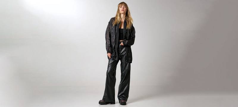 Shop online great quality faux leather effect pants in fresh wide and straight-leg designs with -10% off on your first order in Brussels, Belgium.  