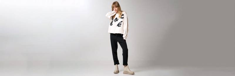 Shop online the most stylish and cozy blouses for your everyday looks with fast delivery in Birmingham near Bristol