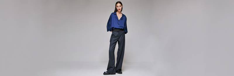 Explore online modern button-up shirts in exquisite designs and enjoy free standard delivery with orders of over 300 euros in Cork near Limerick